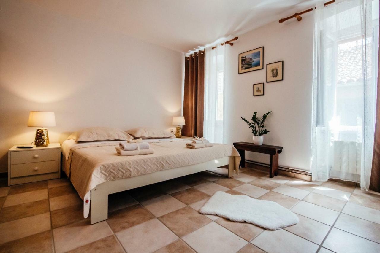 Heart Of Town Appartement Zadar Buitenkant foto