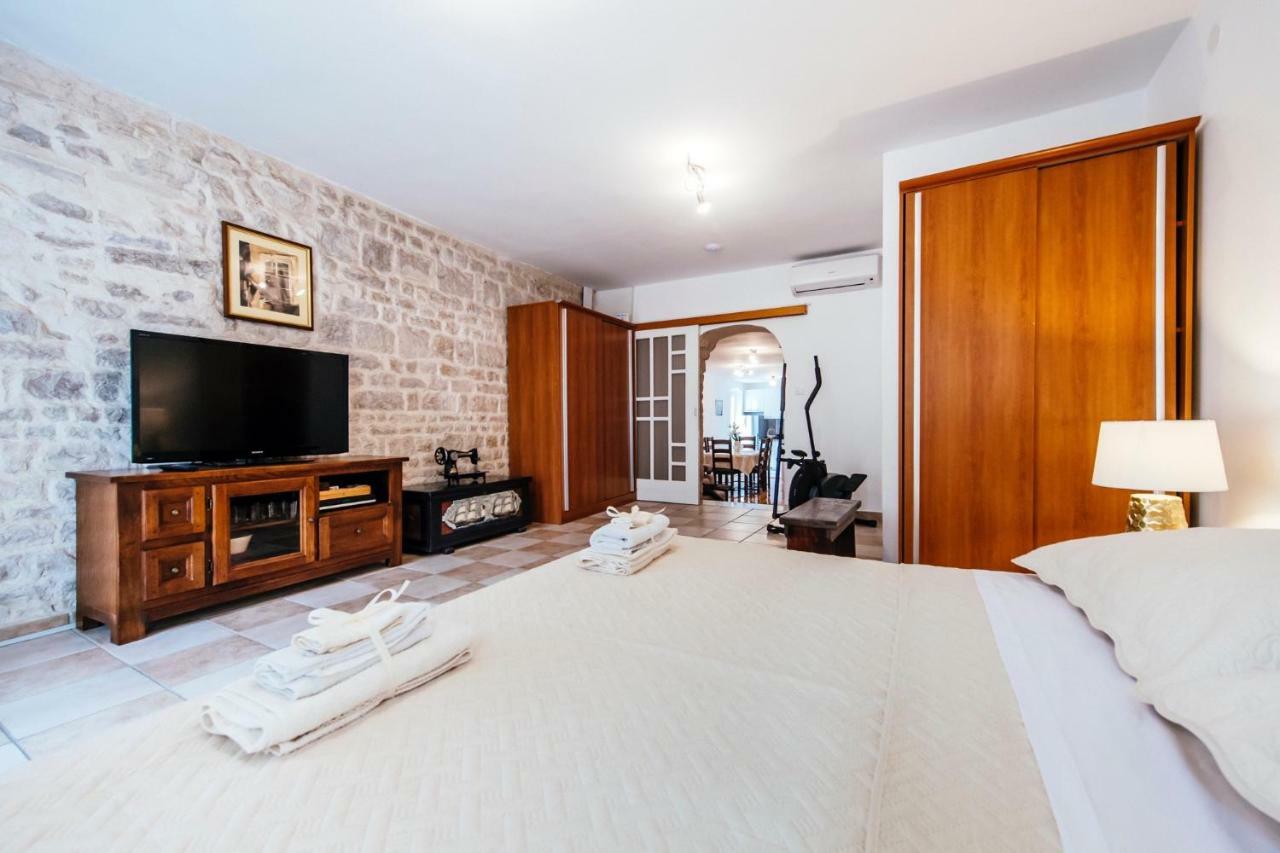 Heart Of Town Appartement Zadar Buitenkant foto